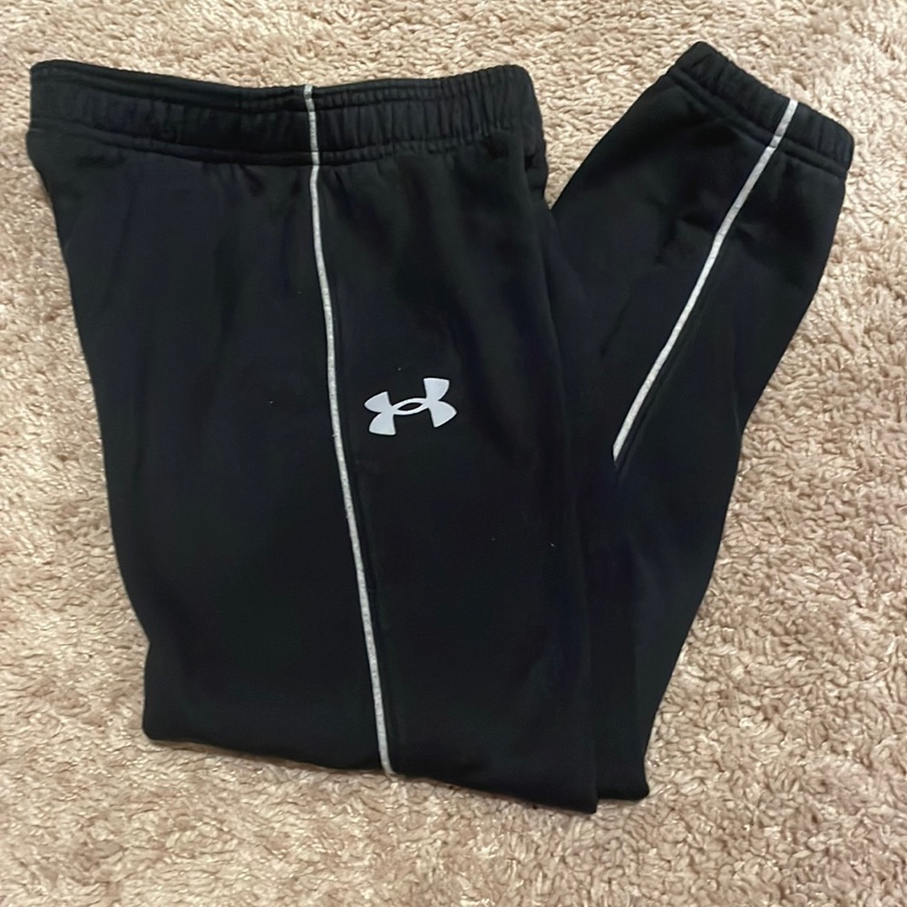Under Armour boys size 7 jogger sweatpants